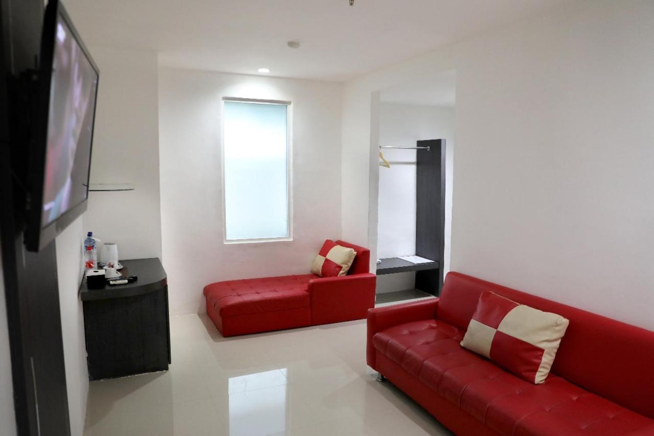 Heavenly Land Family Hotel ปาเลมบัง ภายนอก รูปภาพ